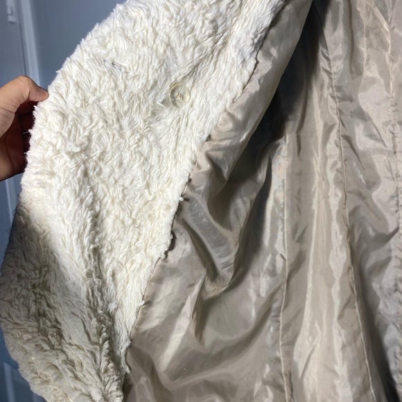 Women's Cream Double-Breasted Coat Button, Fur Trim
FOREVER 21 - Picture 9 of 10
